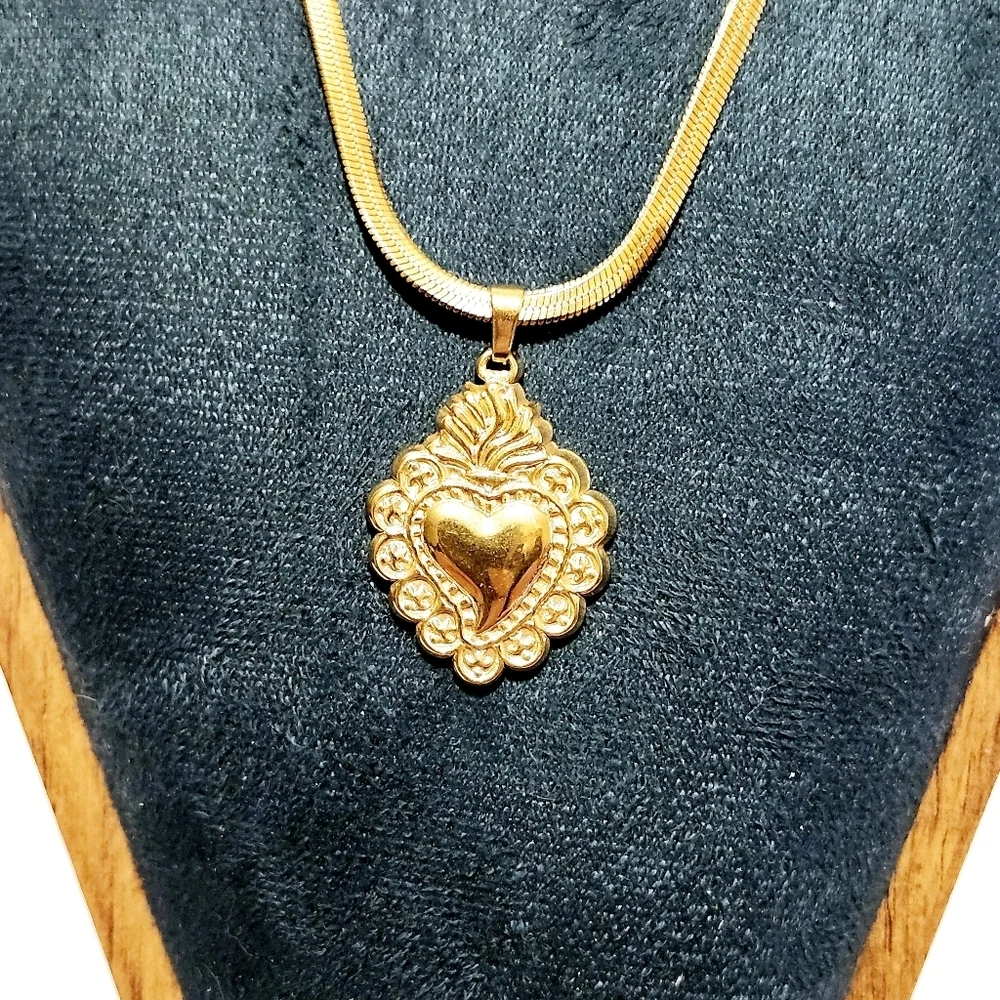 *4 for $30* Gold Toned Stainless Steel Sacred Heart Pendant Necklace - Picture 2 of 4